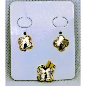 Women's Gold Clover Flower pendant & Earring Set